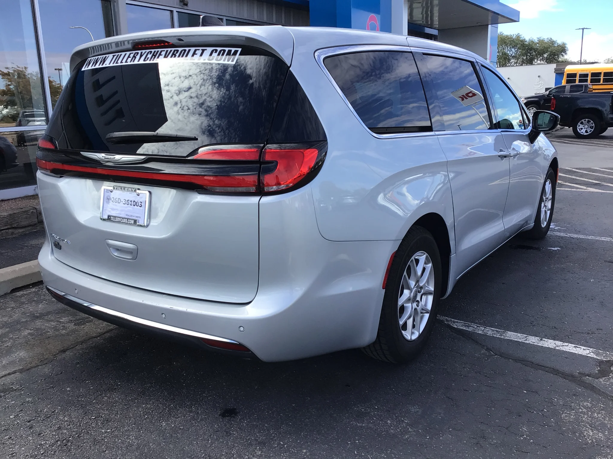 Used 2024 Silver Mist Clearcoat Chrysler Touring L image 5