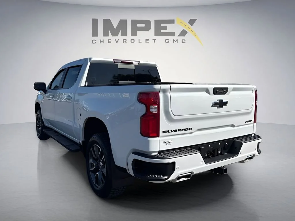 Used 2022 Summit White Chevrolet RST image 3
