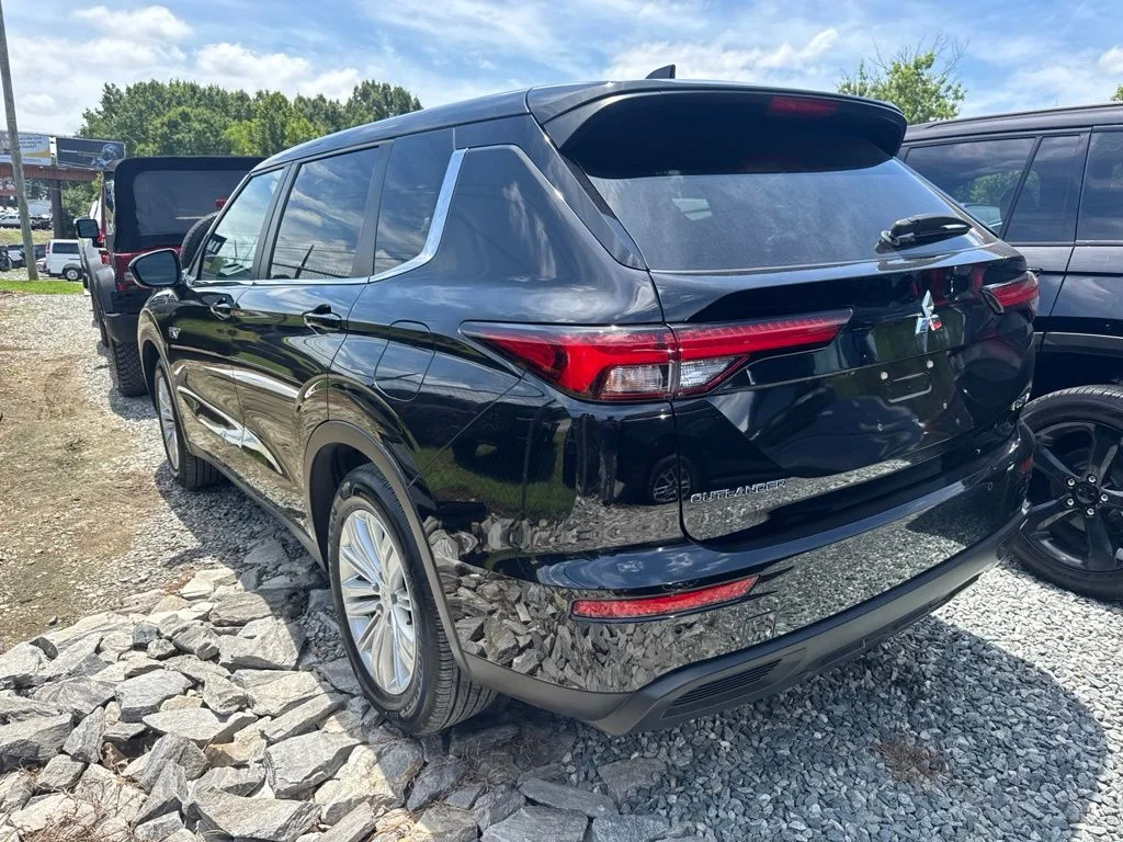 Used 2025 Black Mitsubishi ES image 4
