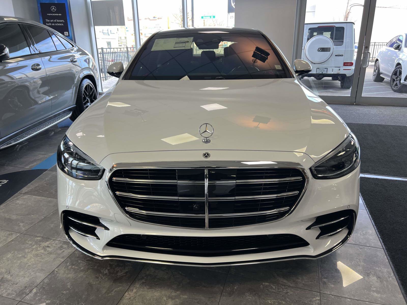 New 2026 MANUFAKTUR Moonlight White Metallic Mercedes-Benz S 580 image 33