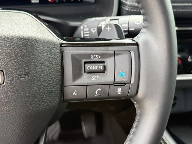 Used 2025 Gold Nissan Platinum image 15