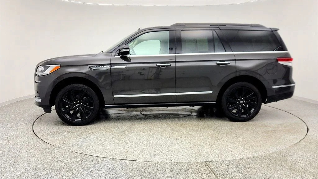 Used 2024 Chroma Caviar Dark Gray Metallic Clearcoat Lincoln Black Label 4x4 image 8