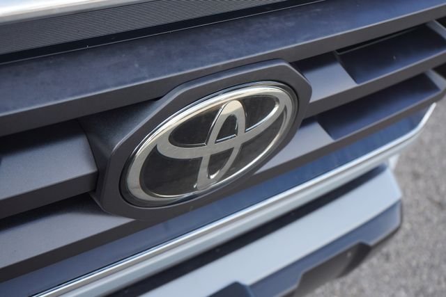 Used 2021  Toyota SR5 image 15