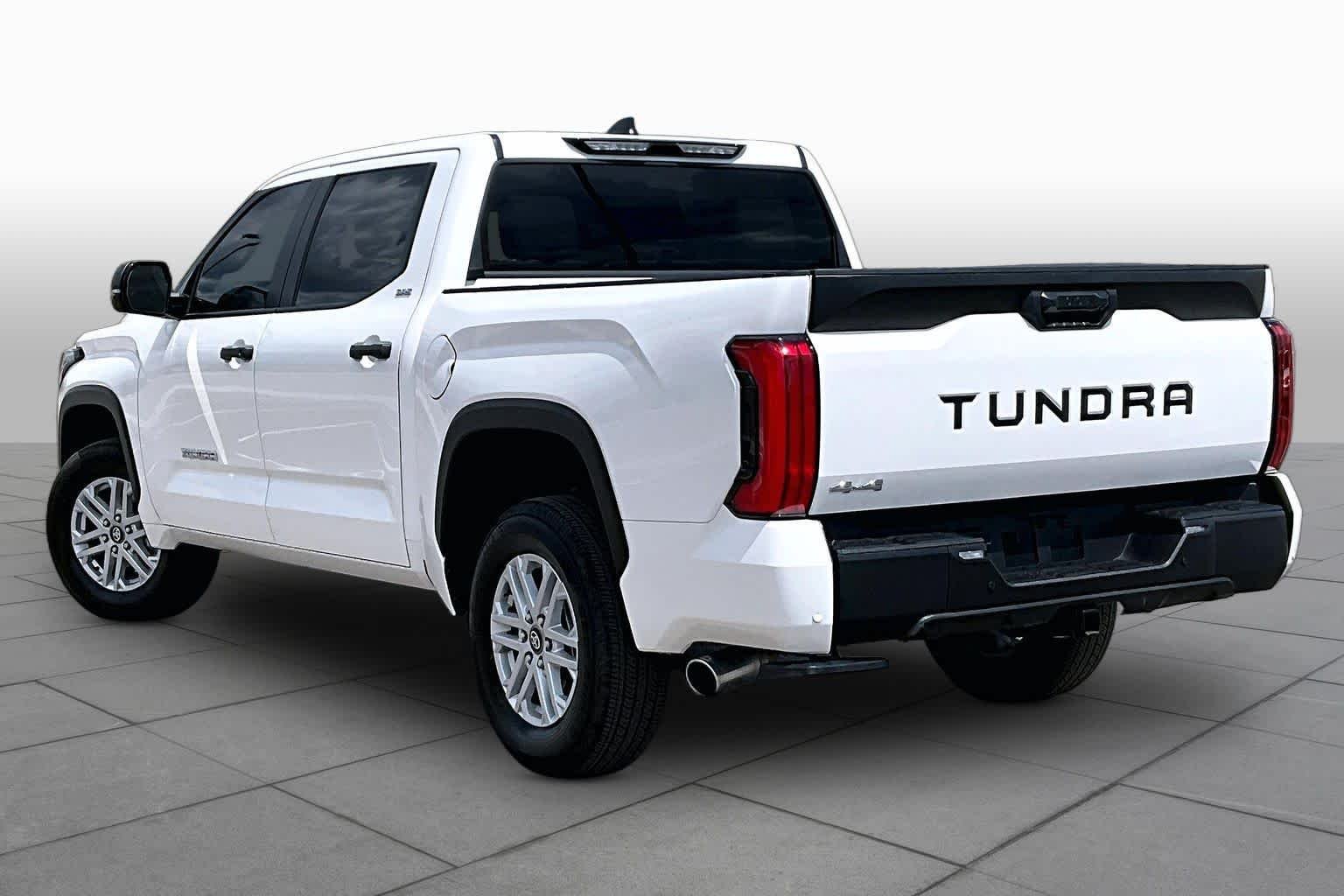 Used 2025 Ice Cap Toyota SR5 image 12