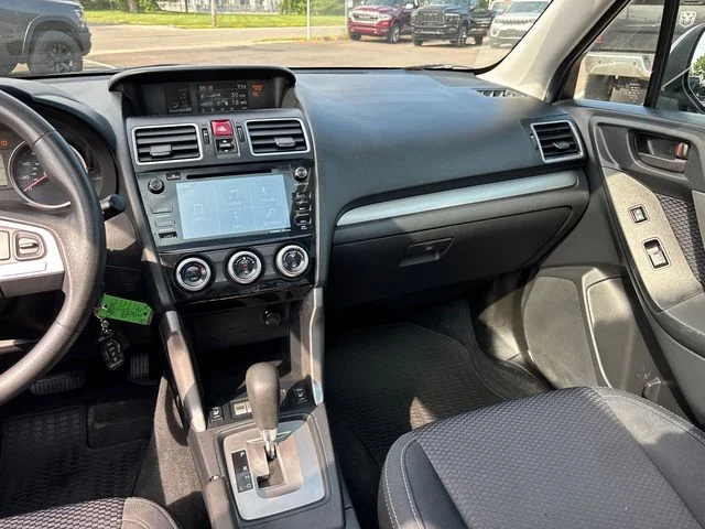 Used 2017 Silver Subaru 2.5i Premium image 12