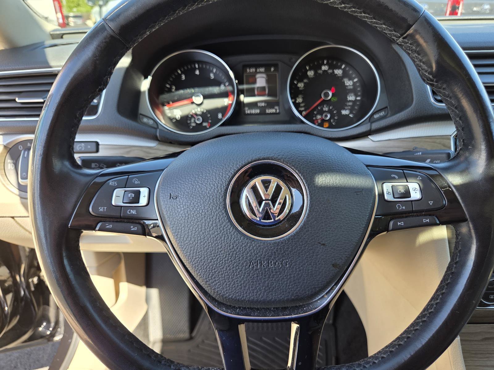 Used 2017  Volkswagen 1.8T SE w/Technology image 23
