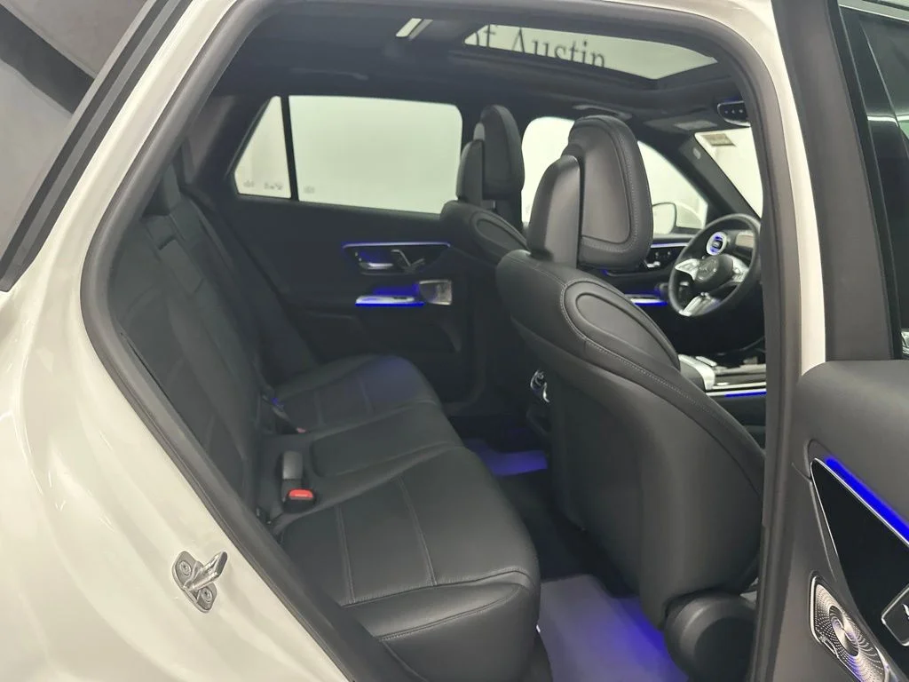 New 2027 White Mercedes-Benz GLC 300 image 24