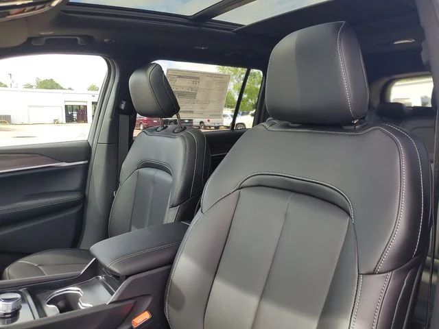 New 2026 Baltic Gray Metallic Clear-Coat Exterior Paint Jeep Limited image 15