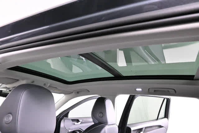 New 2026 Platinum Gray Metallic Volkswagen SE image 5