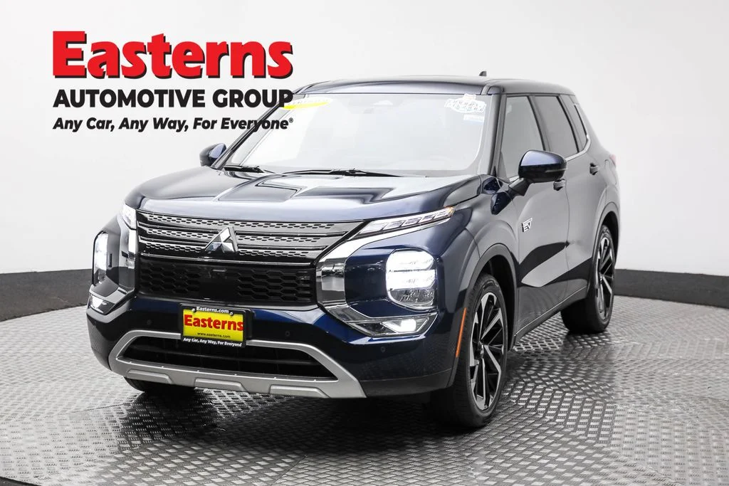 Used 2023 Blue Mitsubishi SE image 1