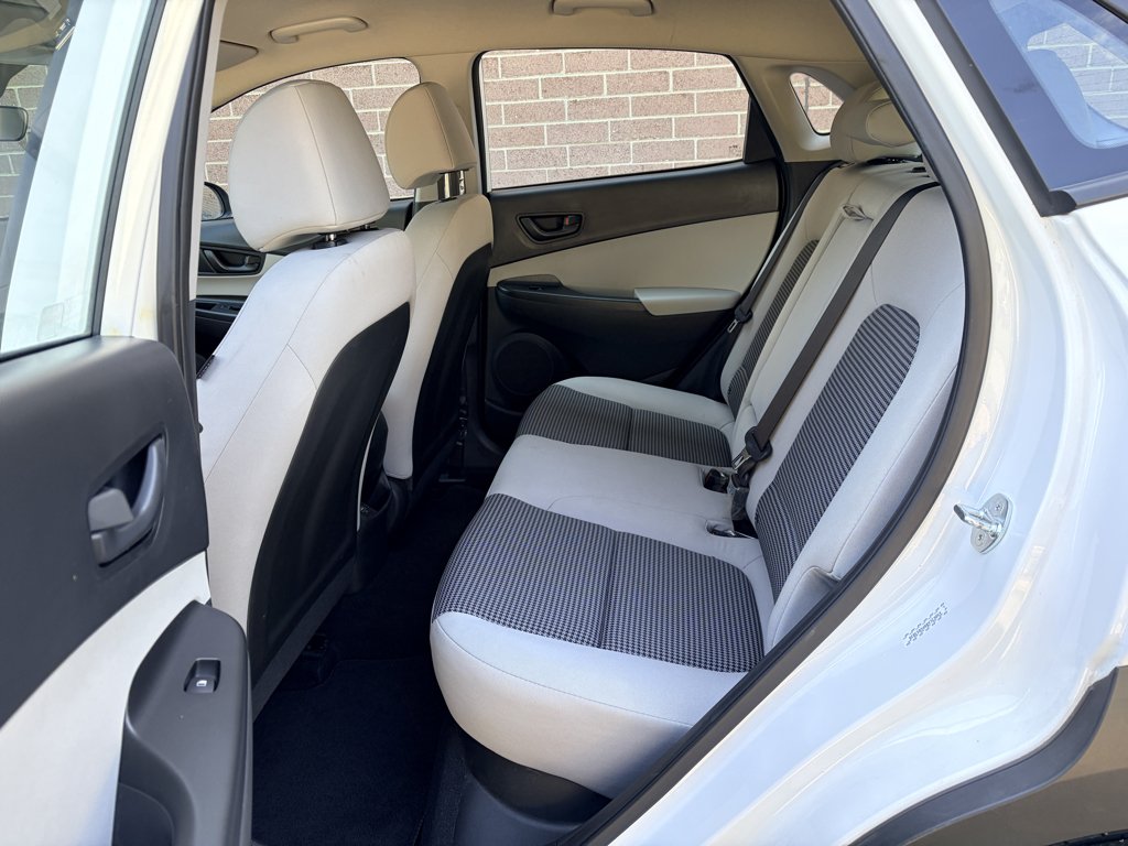 Used 2023 Lunar White Hyundai SE image 21