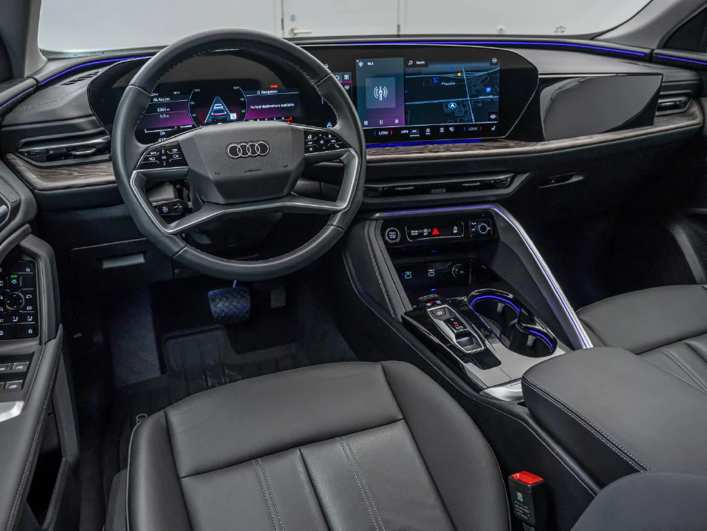 Used 2025 Navarra Blue Metallic Audi 2.0T Premium Plus image 4