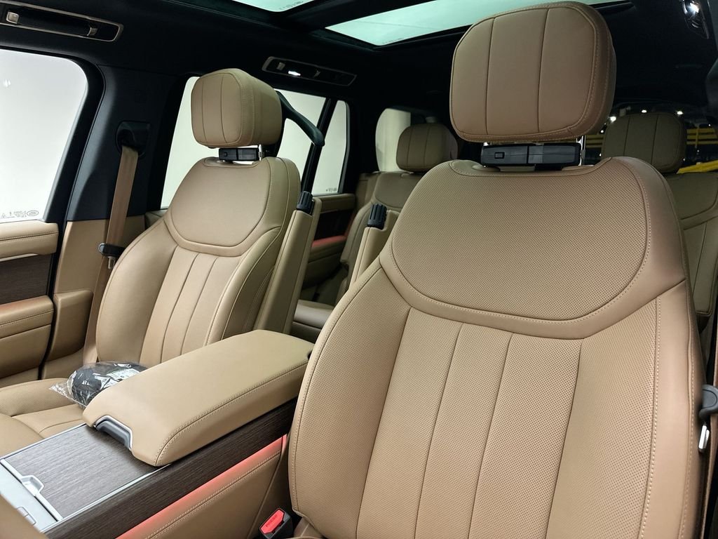 New 2026 Belgravia Green Land Rover SE image 18