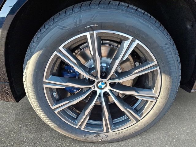 New 2026 Carbon Black Metallic BMW M60i image 8