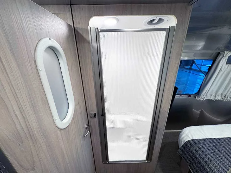 New 2027 SILVER AIRSTREAM  image 32