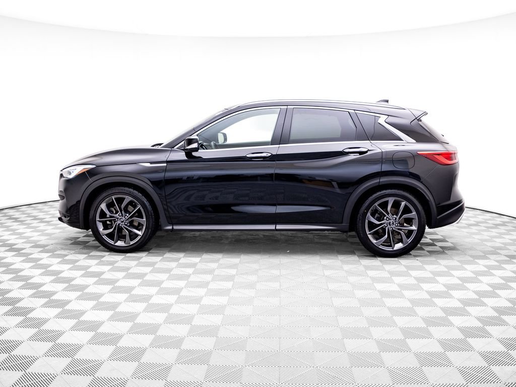 Used 2019 Black Obsidian INFINITI ESSENTIAL image 2