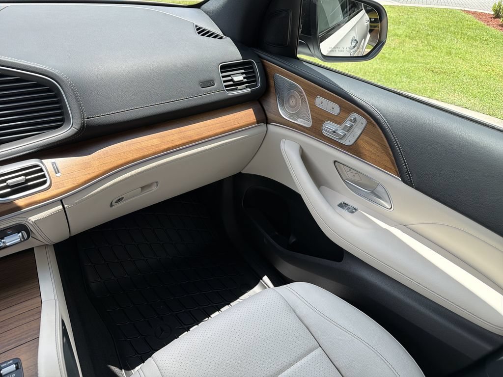 Used 2026 White Mercedes-Benz 4MATIC® image 17
