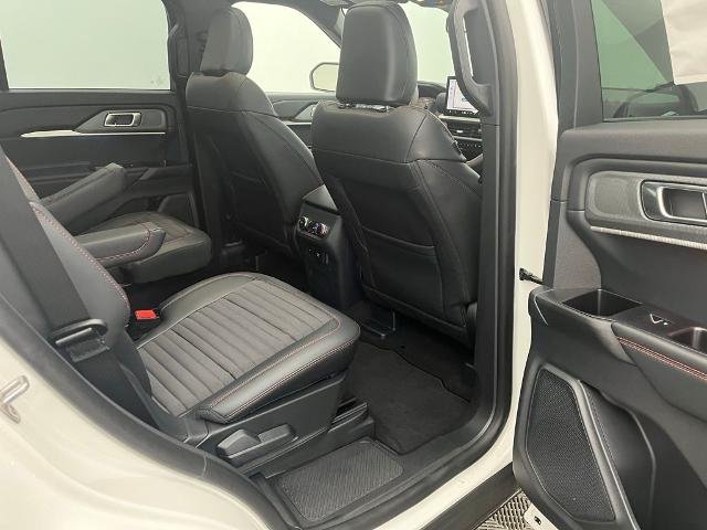 New 2026 Star White Metallic Tri-Coat Ford ST-Line image 29