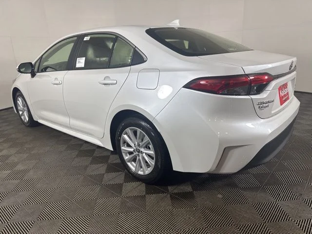 New 2026 Wind Chill Pearl <sup>1</sup> Toyota  XLE image 6