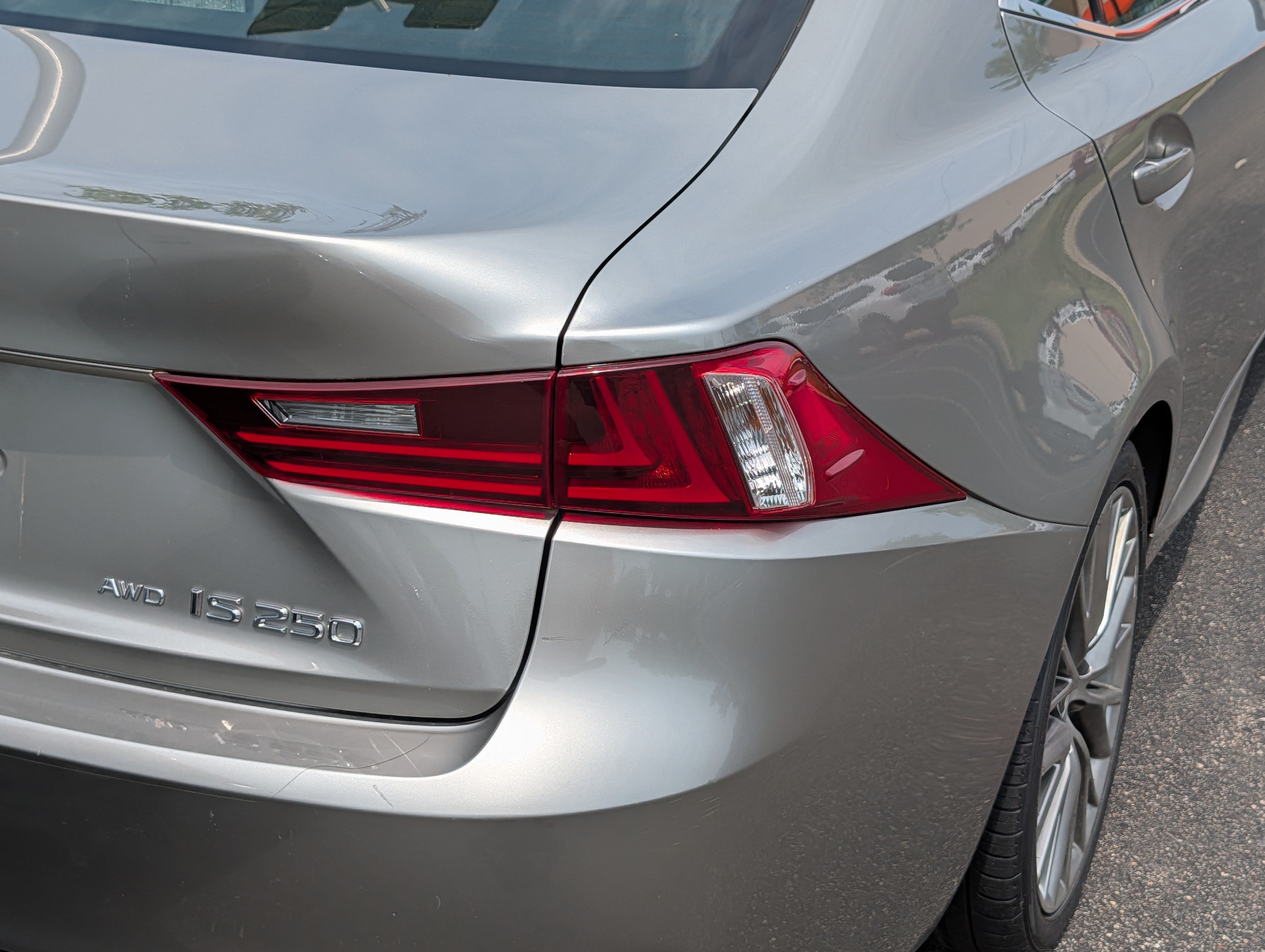 Used 2015 Atomic Silver Lexus  image 17
