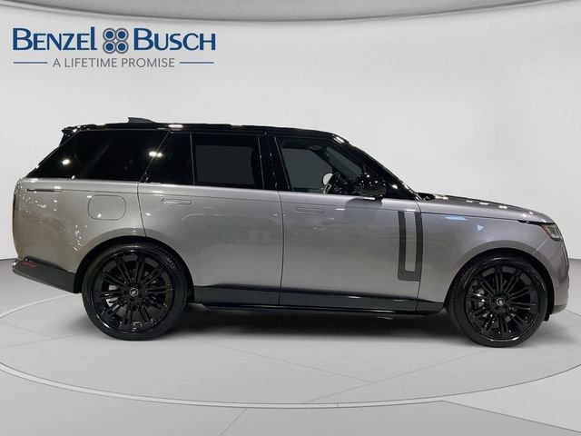 Used 2024 Gray Land Rover SE image 5