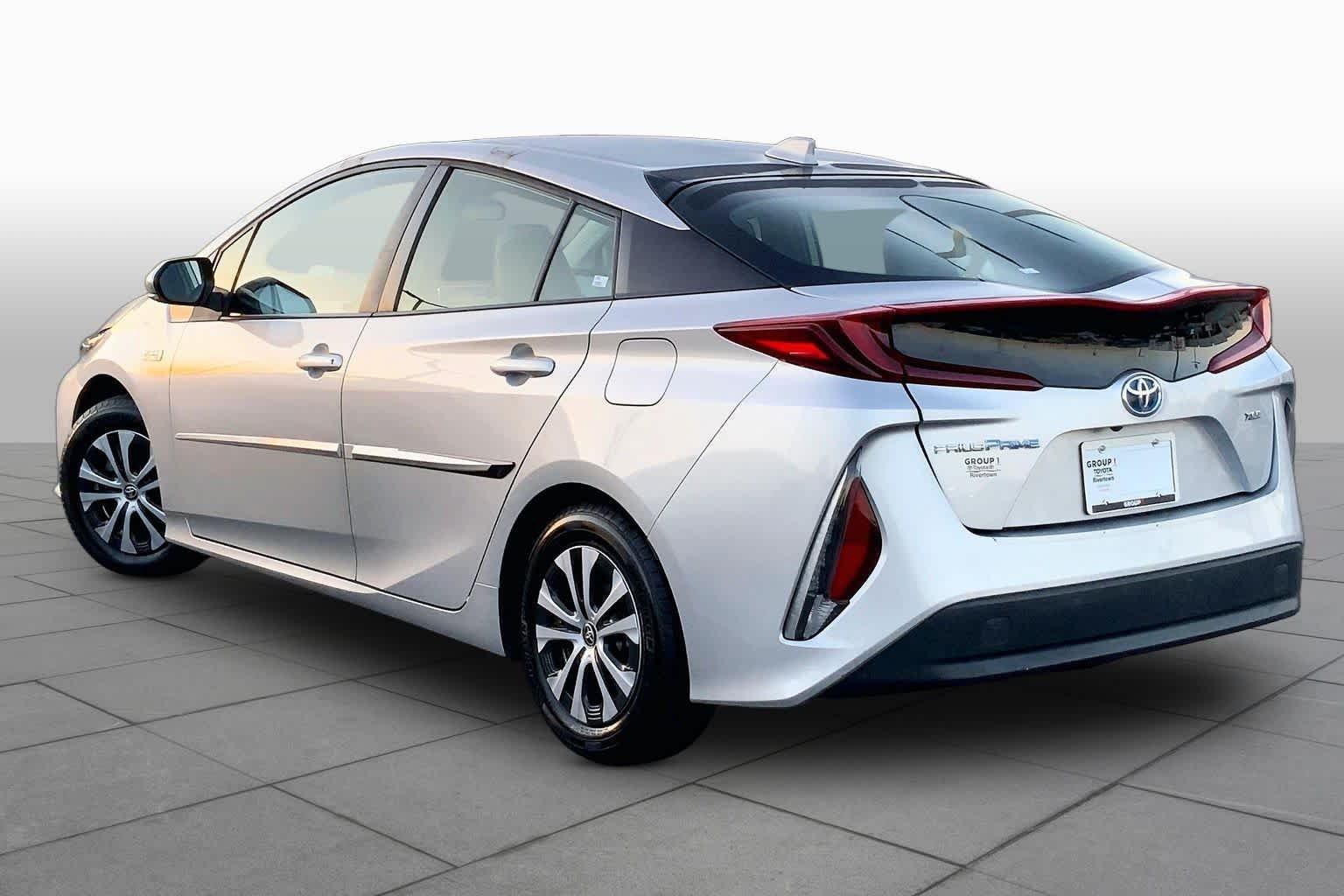 Used 2021 Classic Silver Metallic Toyota XLE image 12
