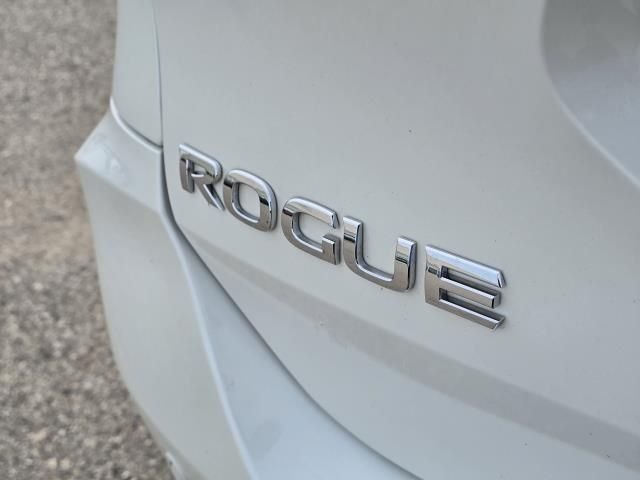 Used 2019  Nissan SL image 7