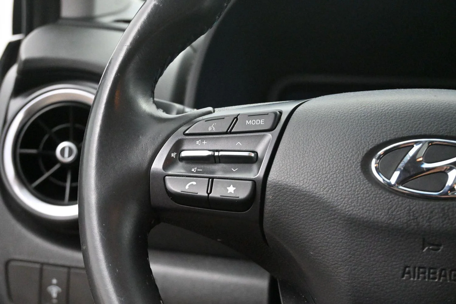 Used 2022 Thunder Gray Hyundai Limited image 16