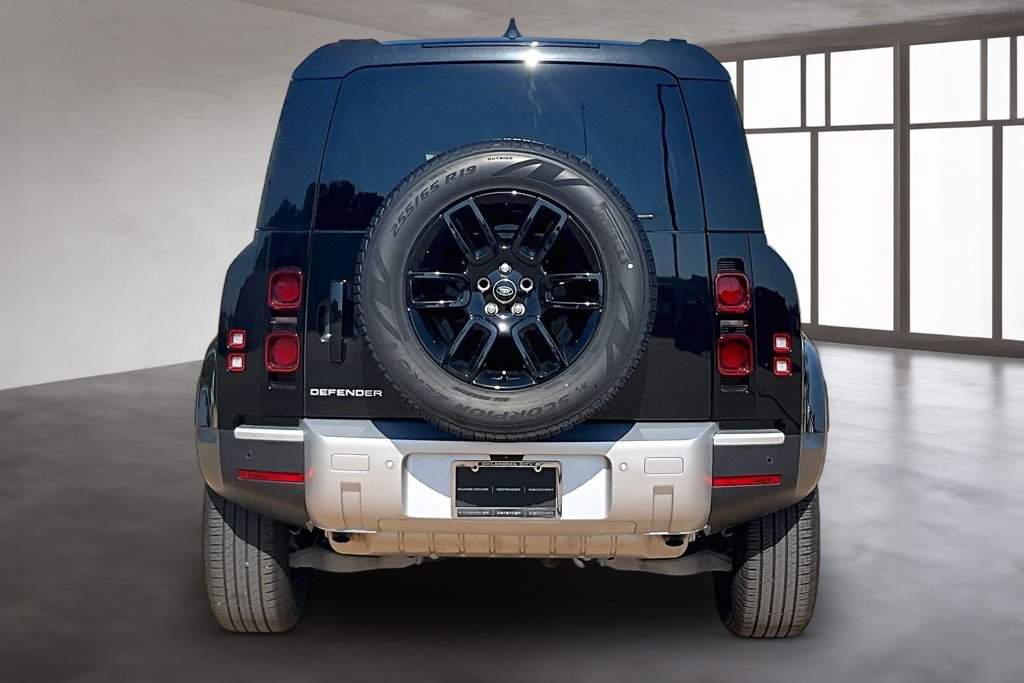 Used 2025 Black Land Rover S image 4