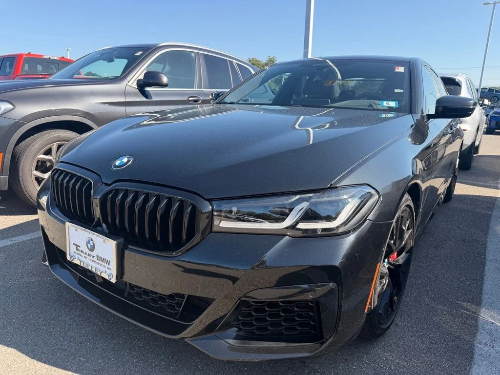 Used 2022 Black Sapphire Metallic BMW M550i xDrive image 3