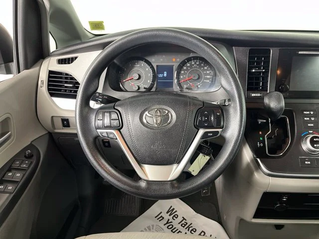 Used 2015 Silver Toyota LE image 19
