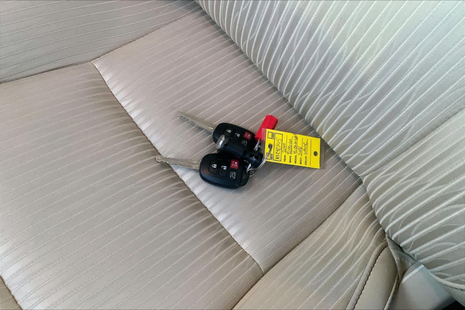 Used 2019 Blizzard Pearl Toyota LE Plus image 13