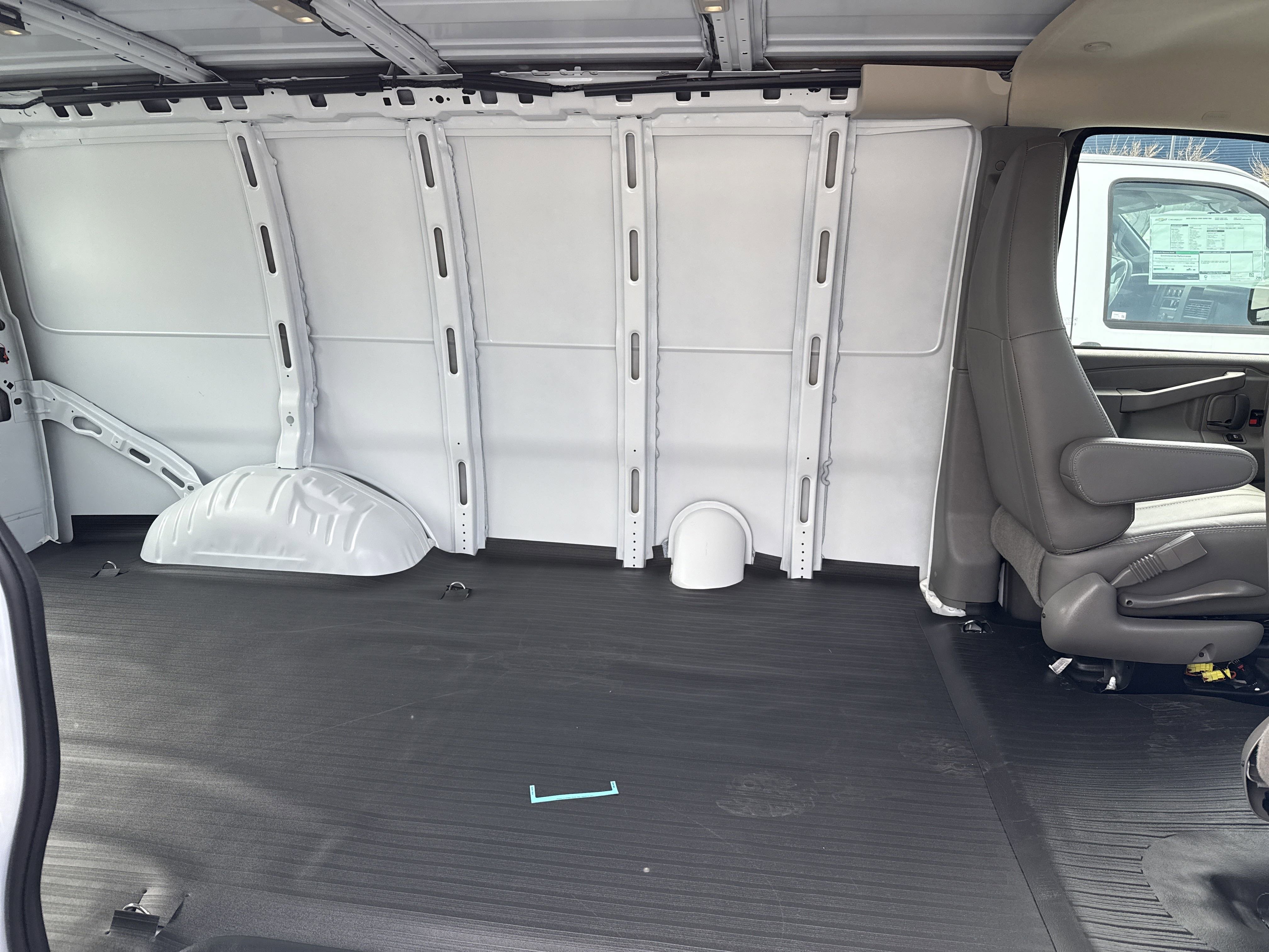 2025 Chevrolet Express Cargo Work Van - Photo 21