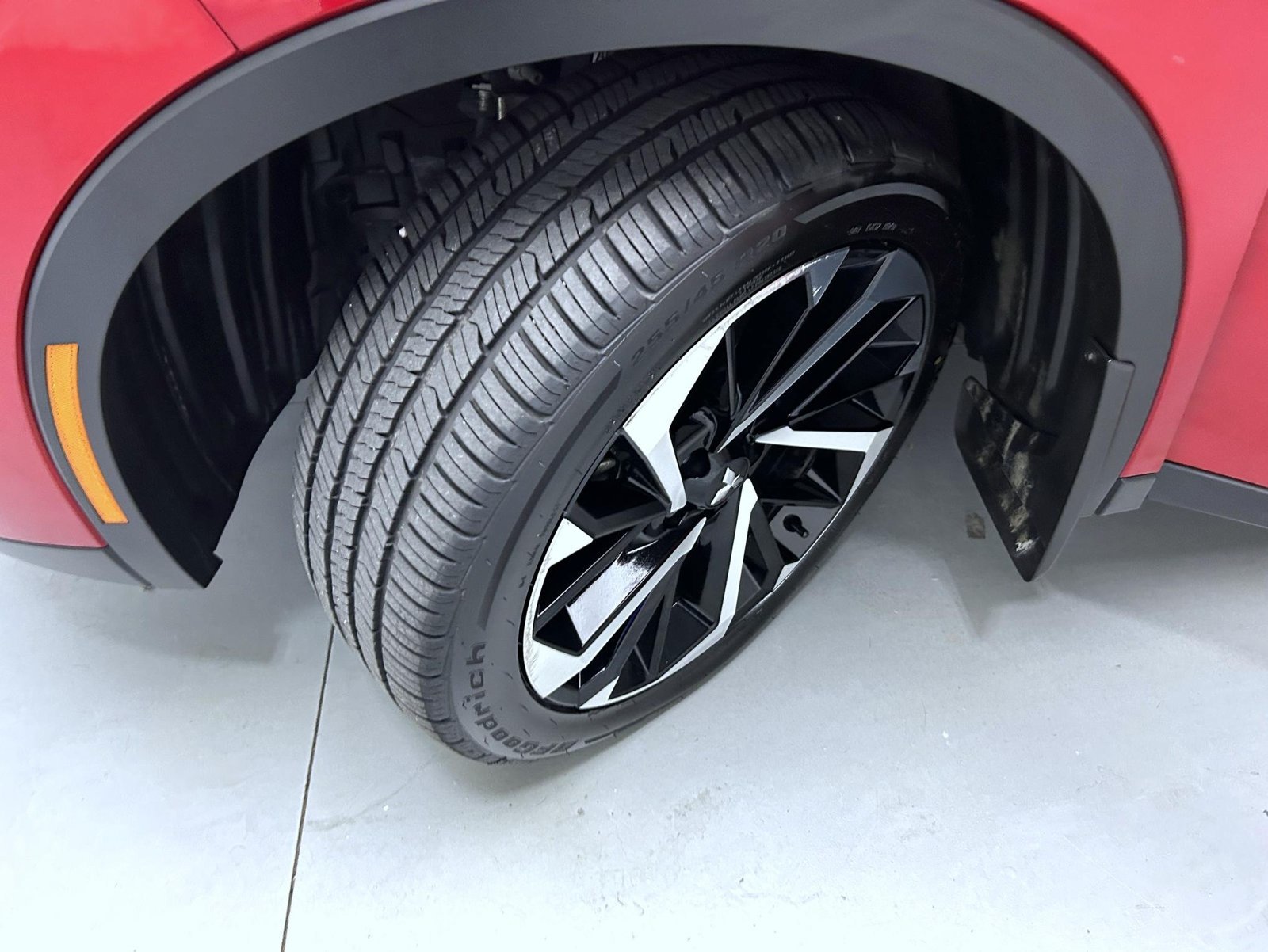 Used 2023 Red Mitsubishi SE image 23