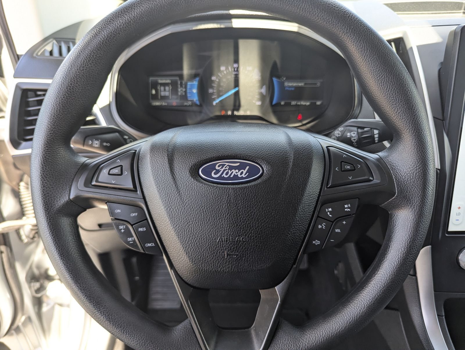 Used 2022 Silver Metallic Ford SE image 32
