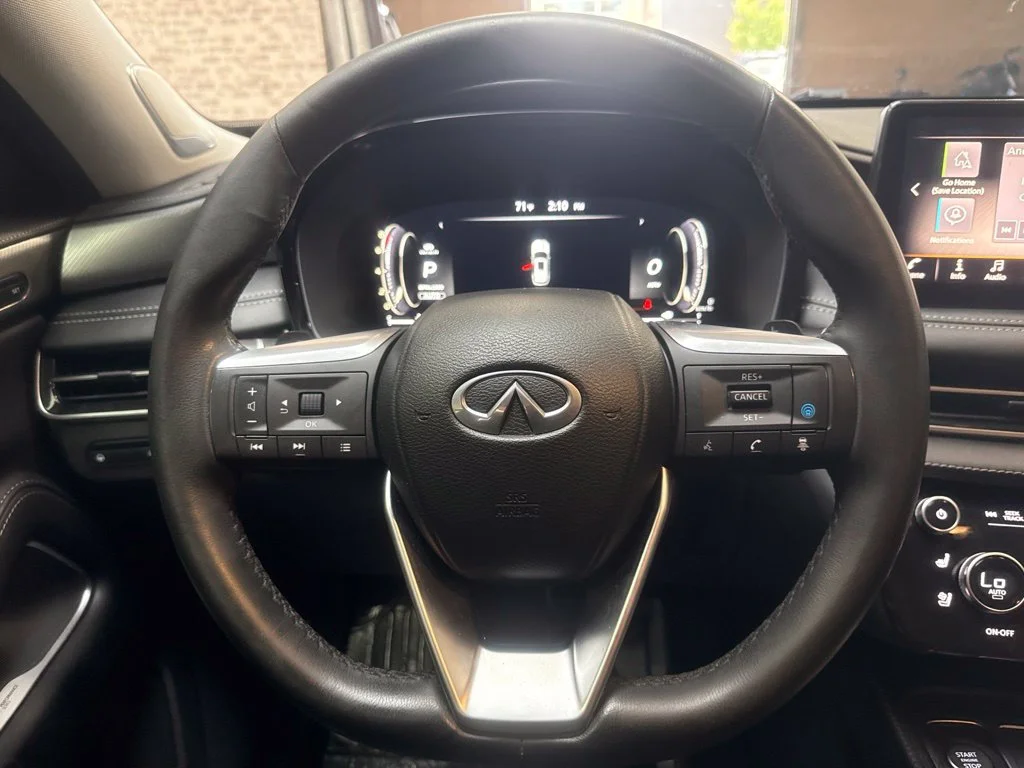 Used 2023 Majestic White INFINITI LUXE image 22