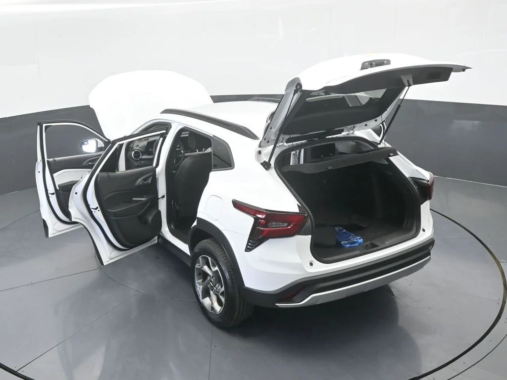 Used 2025 Summit White Chevrolet LT image 67