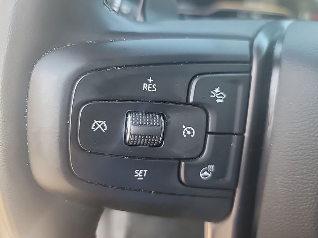 Used 2025 White GMC AT4 image 31
