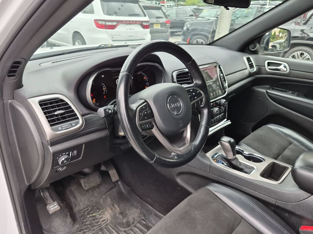 Used 2021 White Jeep Laredo X image 12