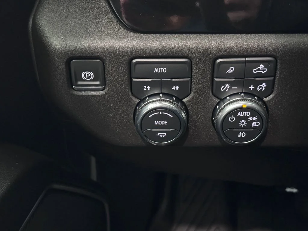 2025 GMC Sierra 1500 SLT - Photo 25