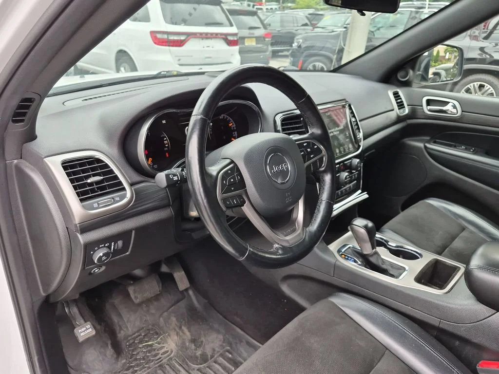 Used 2021 White Jeep Laredo X image 12
