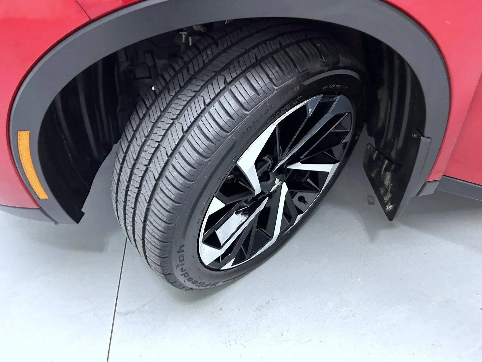 Used 2023 Red Mitsubishi SE image 23