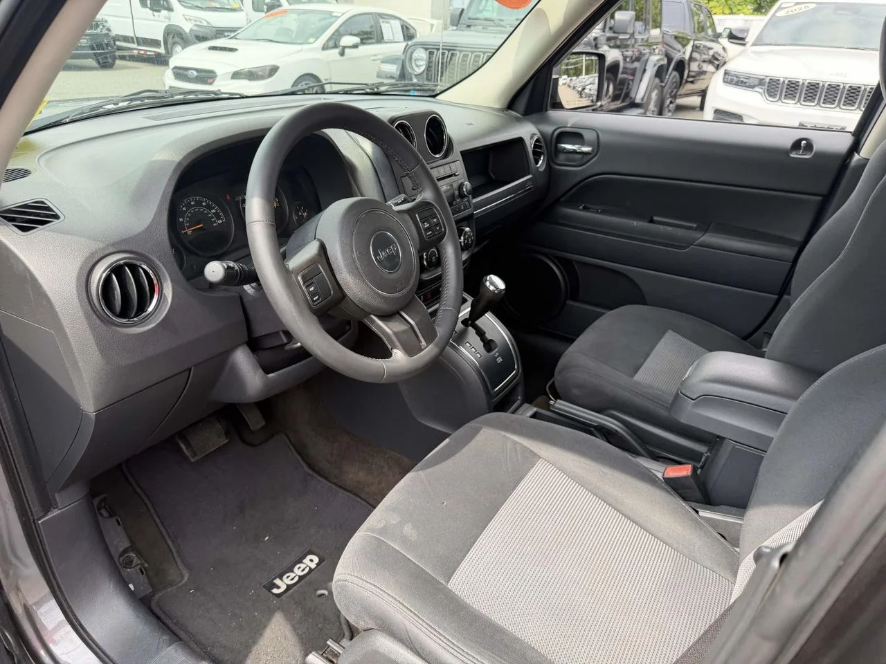 Used 2015 Granite Crystal Metallic Clearcoat Jeep Latitude image 17