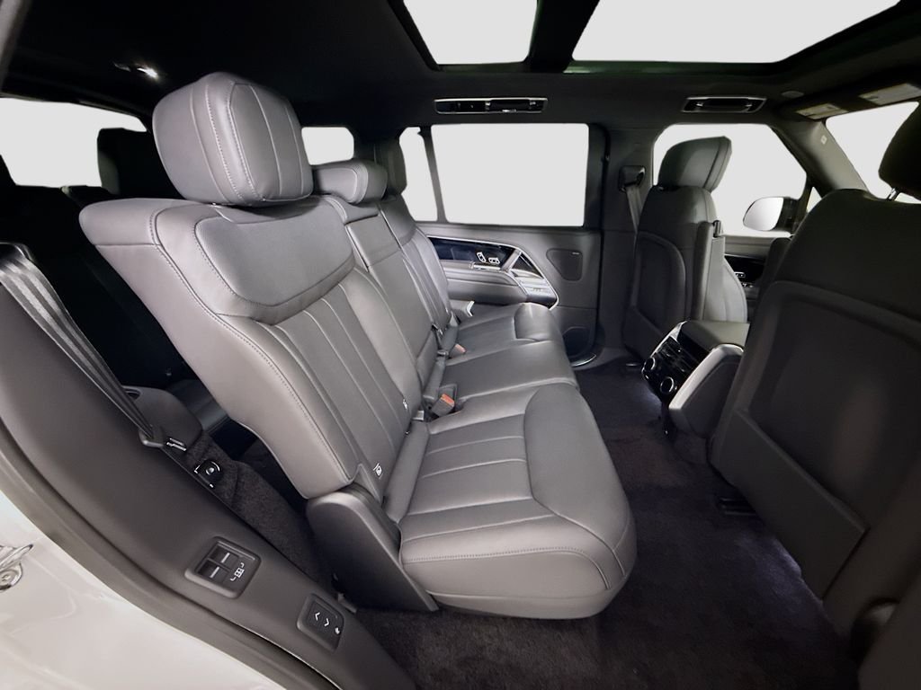 New 2026 Fuji White Land Rover SE image 21