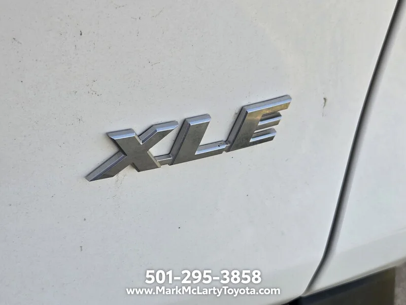 Used 2023 Ice TOYOTA XLE image 11