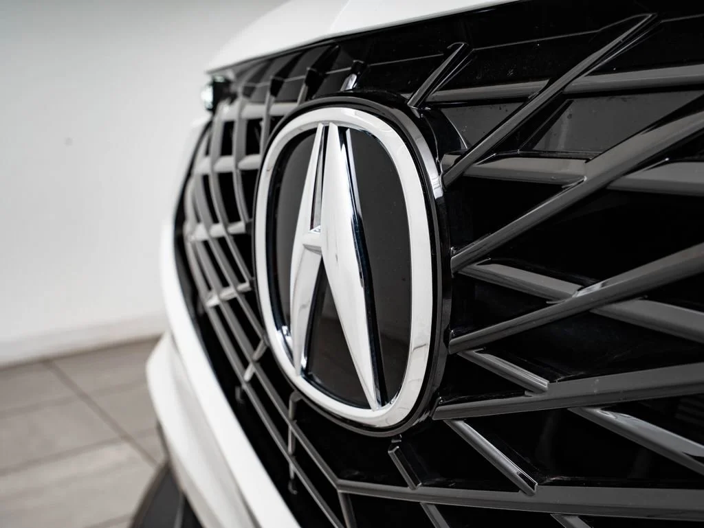 Used 2025 Platinum White Pearl Acura  image 3