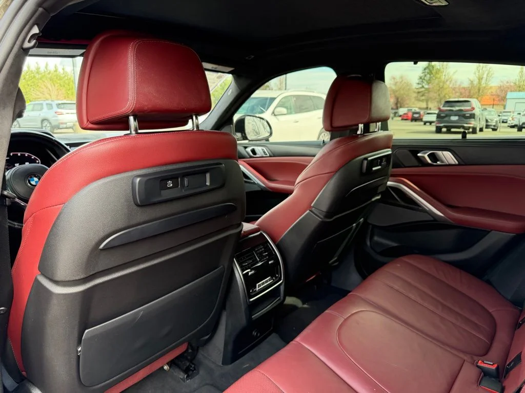 Used 2022 Manhattan Green Metallic BMW M50i image 32