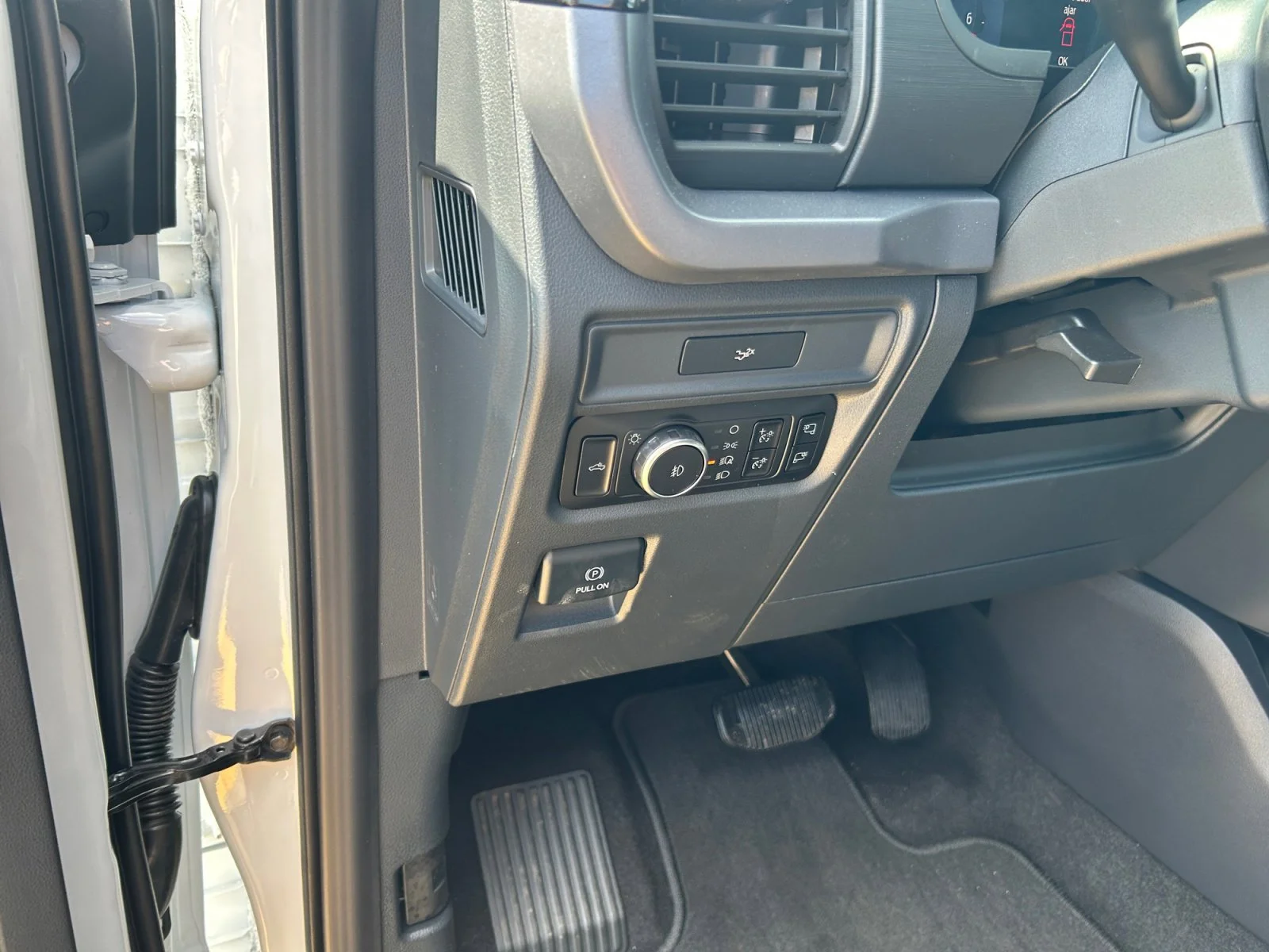 New 2026 Oxford White Ford XLT image 16