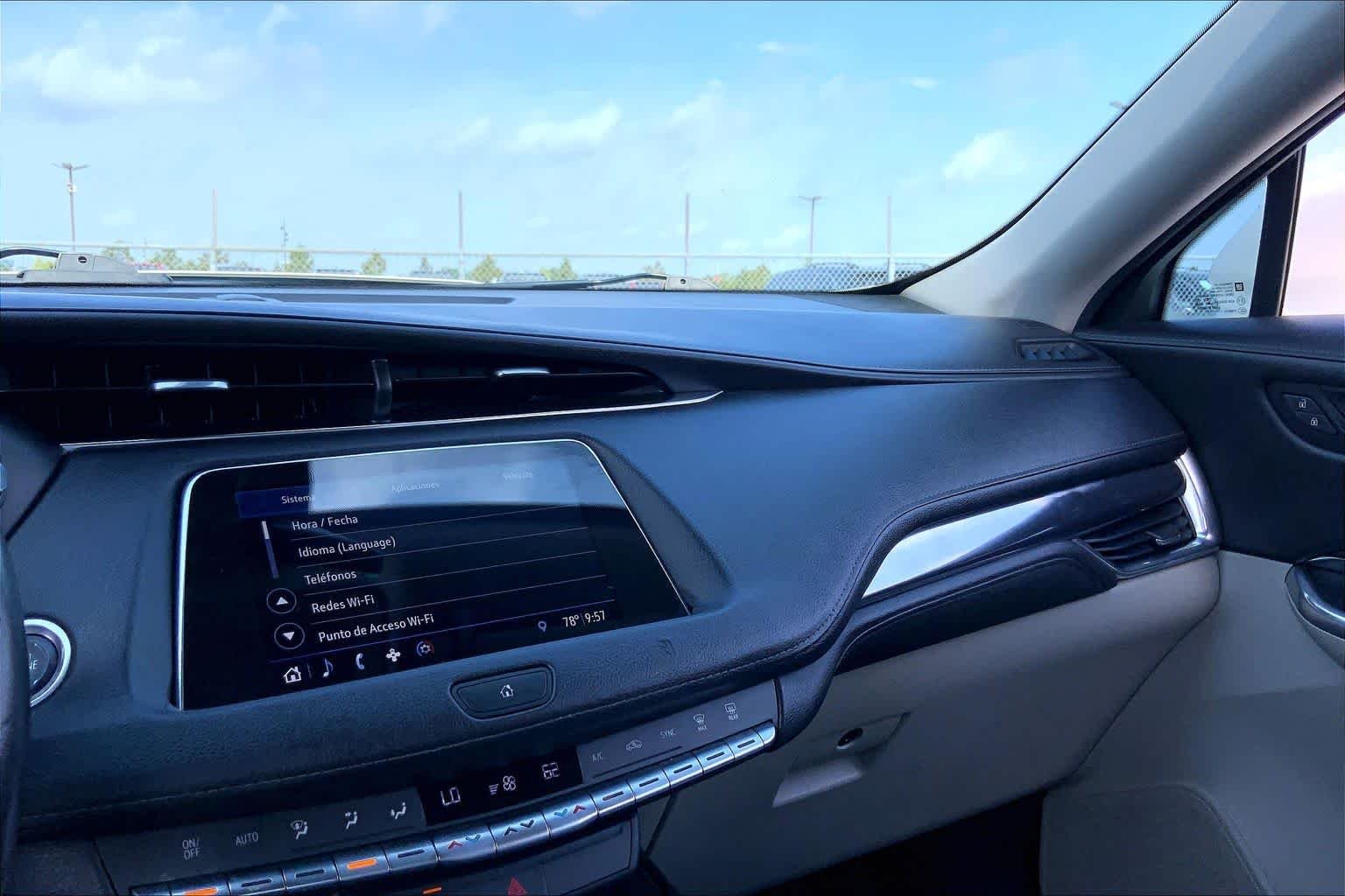 Used 2019 Crystal White Tricoat Cadillac FWD Luxury image 50