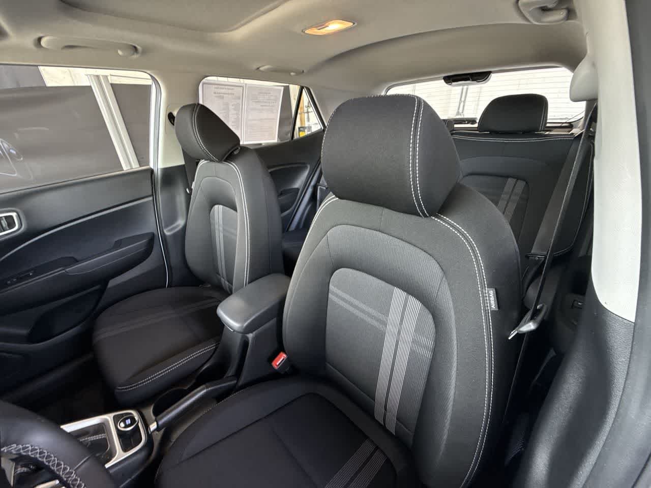 2025 Hyundai Venue SEL - Photo 14